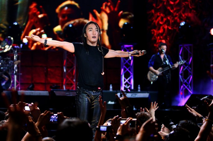 2-–-Arnel-Pineda-performs-with-Journey-in-Manila-in-the-film-DON_T-STOP-BELIEVIN_-a-Cinedigm-Docurama-Films-release-2013.-Photo-courtesy-of-Ferdie-Arquero-and-Nomota-LLC